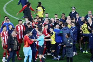 Χάος στο Καραϊσκάκη: Κατέβηκε στα αποδυτήρια και ο Ηλιόπουλος – Οι τελευταίες πληροφορίες