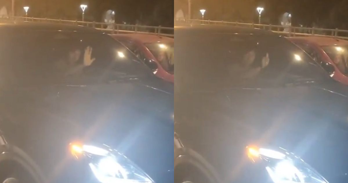 VIDEO: Η στιγμή που αποχωρεί ο Ματίας Αλμέιδα από την συνάντηση με Ηλιόπουλο - Το νεύμα που έκανε προς τους δημοσιογράφους