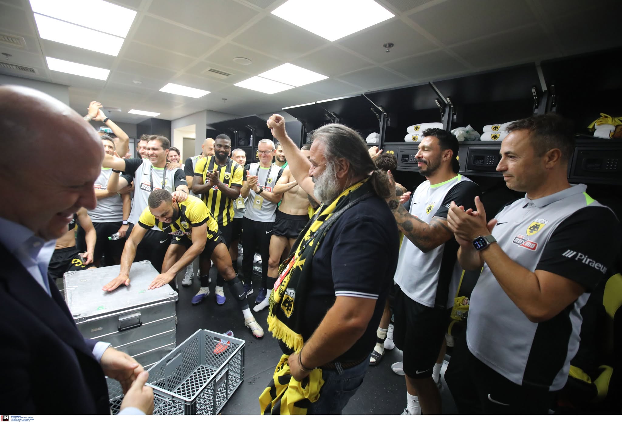 Τρέλα Ηλιόπουλου - Τι πριμ ανακοίνωσε στα αποδυτήρια μετά την πρόκριση