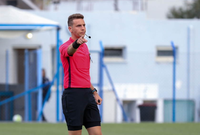 Ορισμός έκπληξη με άπειρο Έλληνα διαιτητή στο ΑΕΛ-ΑΕΚ, τι είχε κάνει πέρυσι σε αγώνα της ΑΕΚ Β'