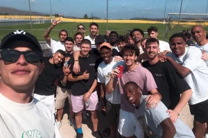 Η ομαδική φωτογραφία των παικτών της ΑΕΚ από το μπάρμπεκιου στα Σπάτα