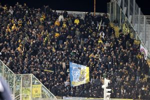 Αδιανόητη ταλαιπωρία για τους οπαδούς της ΑΕΚ έξω από το γήπεδο – Τι συνέβn πριν λίγο από την Ιταλική Αστυνομία στη Fan Zone