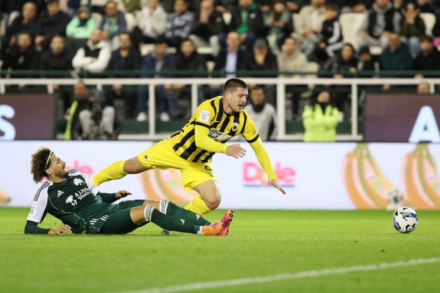 Απίθανο σχόλιο Παναθηναϊκού για το πέναλτι Γιόβιτς και το 0-2 της ΑΕΚ