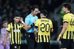 Δεν ξανάγινε αυτό: Ο VAR διαφωνούσε και ο Μουνουέρα δεν άλλαξε άποψη και έδωσε πέναλτι εφεύρεση για το 0-1 της Σάμροκ