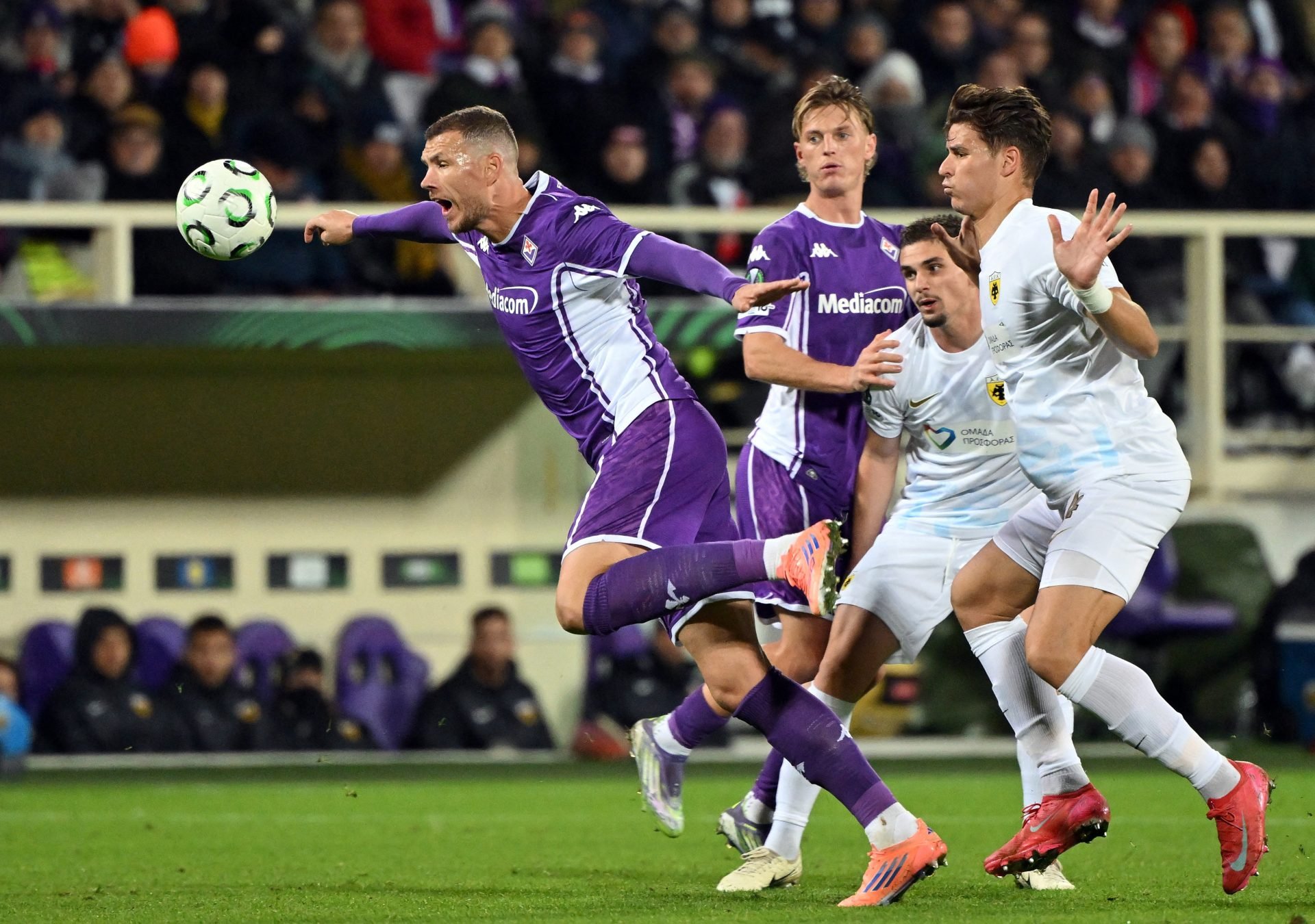 Χαμός στη Φιορεντίνα μετά την ήττα από την ΑΕΚ, ξέσπασε ο Τζέκο - Τι συνέβn