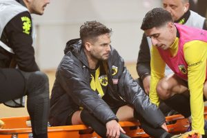Σοκ με Γκατσίνοβιτς – Μεγάλη ανησυχία στην ΑΕΚ για τον τραυματισμό του, οι πρώτες πληροφορίες