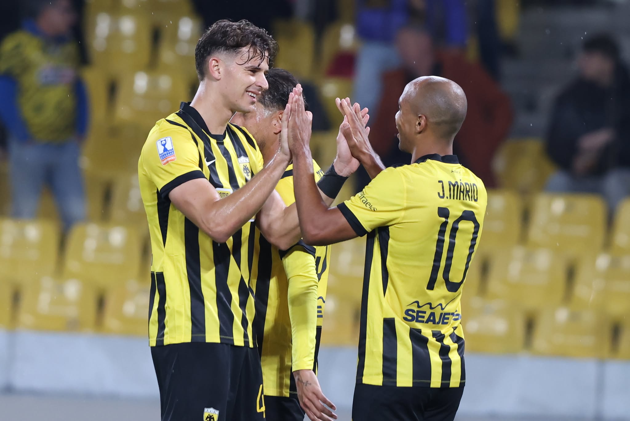 Χάθηκε η μπάλα, απίστευτο passing game: Ασίστ Περέιρα, σκόρερ Ζοάο Μάριο στο 2-0 της ΑΕΚ! (vid)