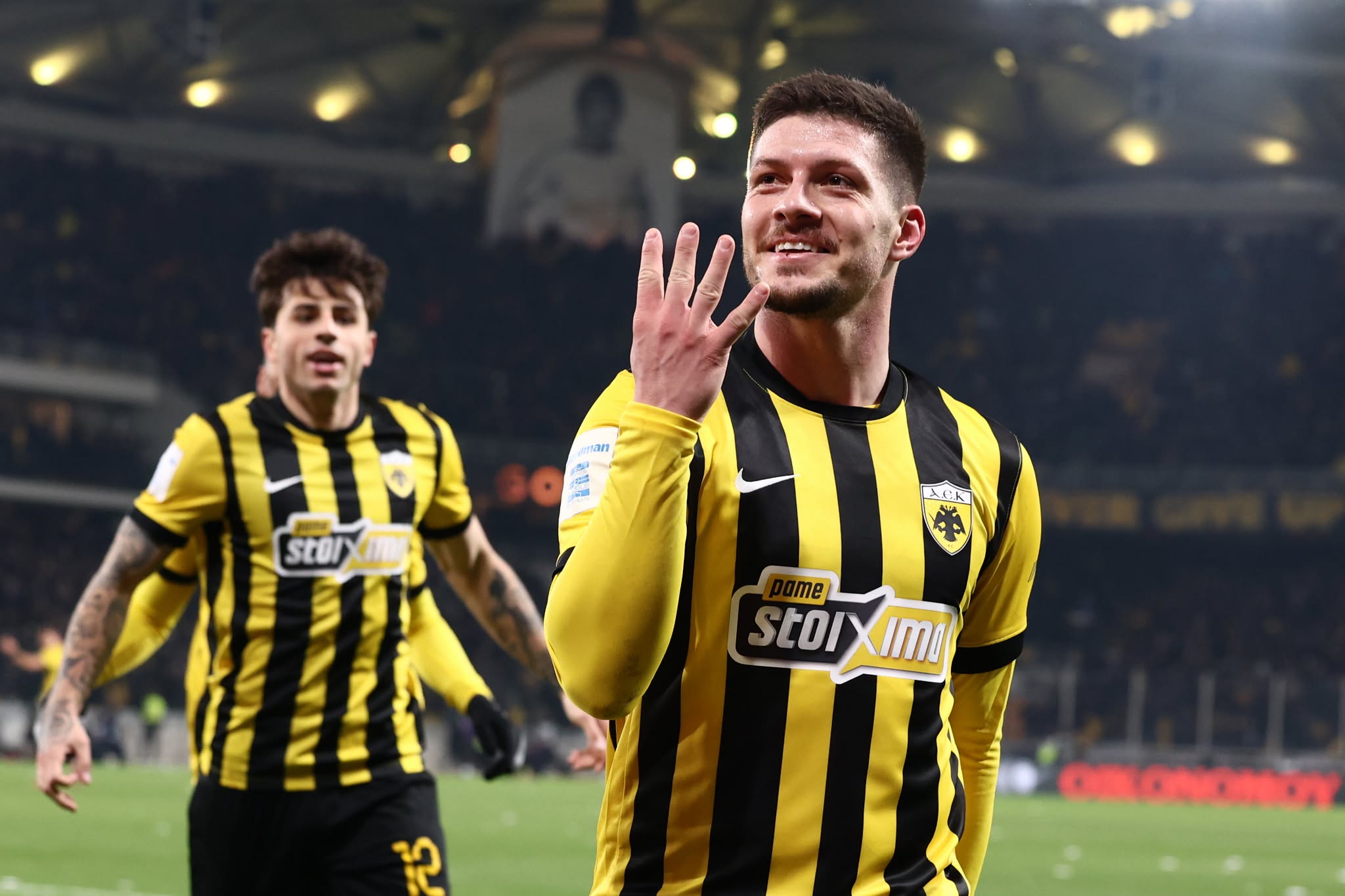 Ασύλληπτος Λούκα Γιόβιτς: 4-0 η ΑΕΚ με τέσσερα γκολ του! (vid)