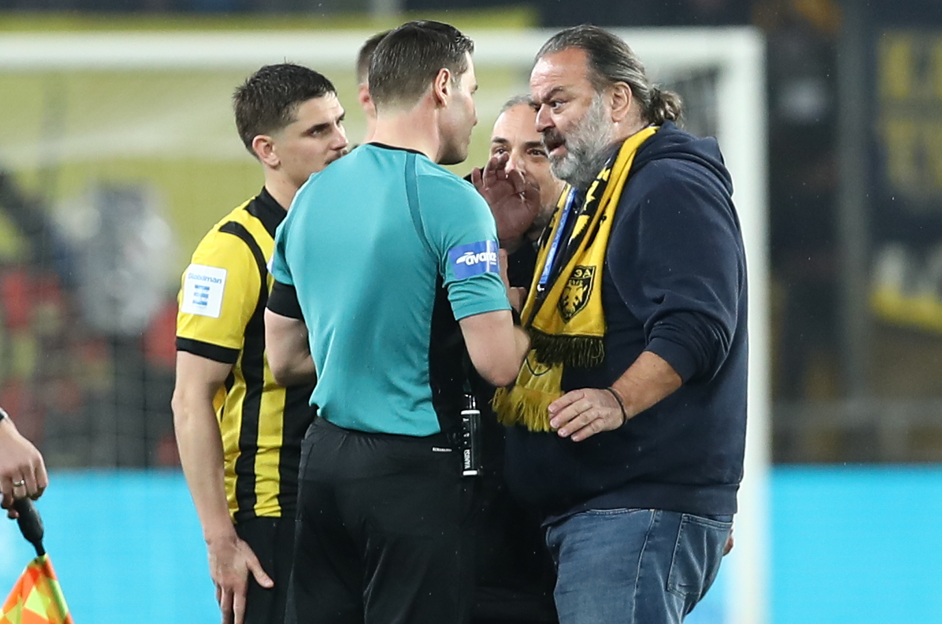 Έξαλλος ο Ηλιόπουλος με Μάκελι μετά το ΑΕΚ-Ολυμπιακός, η πρώτη κίνηση του