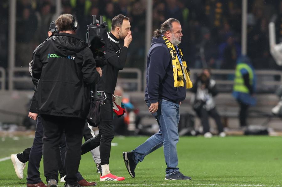 Επεισόδιο Ηλιόπουλου-Καραπαπά μετά το ΑΕΚ-Ολυμπιακός για το πέναλτι – Τι συνέβη