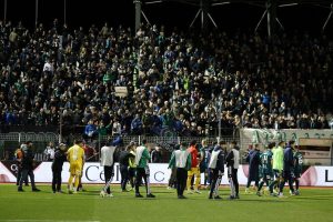 Είδηση σoκ από το Λεβαδειακός-Ολυμπιακός, επίθεση Θύρας 7 σε πατέpα με 3 ανńλικα μετά τον αγώνα