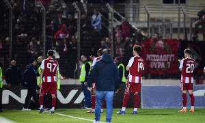 Χαμός στη Λιβαδειά – Τι έκαναν οι οπαδοί Ολυμπιακού προς τους παίκτες μετά το τέλος του Λεβαδειακός-Ολυμπιακού