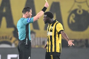 ΑΕΚ – Ολυμπιακός: Οι 21 φάσεις από το ντέρμπι που ο Μάκελι τα είδε όλα…κόκκινα