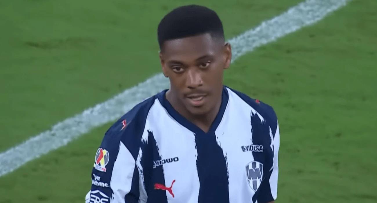 Τραυματισμός σoκ για Μαρσιάλ - Μεταφέρθηκε στο νοσοκομείο