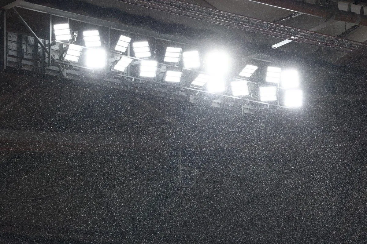 Έντονη βροχόπτωση στη Νέα Φιλαδέλφεια πριν από το ΑΕΚ - Ολυμπιακός