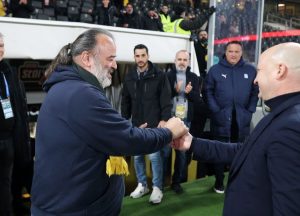 Η κίνηση με νόημα Ηλιόπουλου προς Νίκολιτς μετά το φινάλε του ΑΕΚ-Κηφισιά