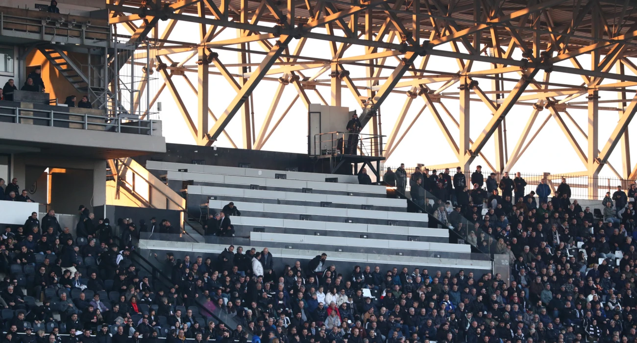 Χάος και σoκ στην Τούμπα - Ντου οπαδών του ΠΑΟΚ στα δημοσιογραφικά κατά τη διάρκεια του ΠΑΟΚ-Λεβαδειακός