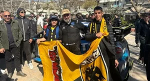 Αποθεώθηκε από τους φίλους της ΑΕΚ ο Μάριος Ηλιόπουλος μετά τη νίκη του και στην Ελασσόνα