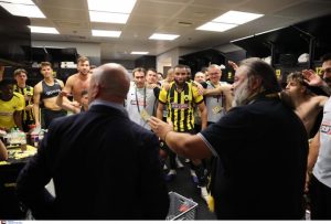 Έτσι τους έφτιαξε: Η επική συγκλονιστική ομιλία Ηλιόπουλου προς τους παίκτες της ΑΕΚ πριν την προπόνηση της Παρασκευής