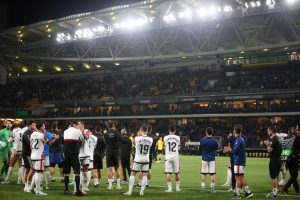 Συγκλονιστική στιγμή: Οι παίκτες της Ράγιο υποκλίθηκαν και χειροκρότησαν Νίκολιτς και παίκτες της ΑΕΚ – Bίvτεo