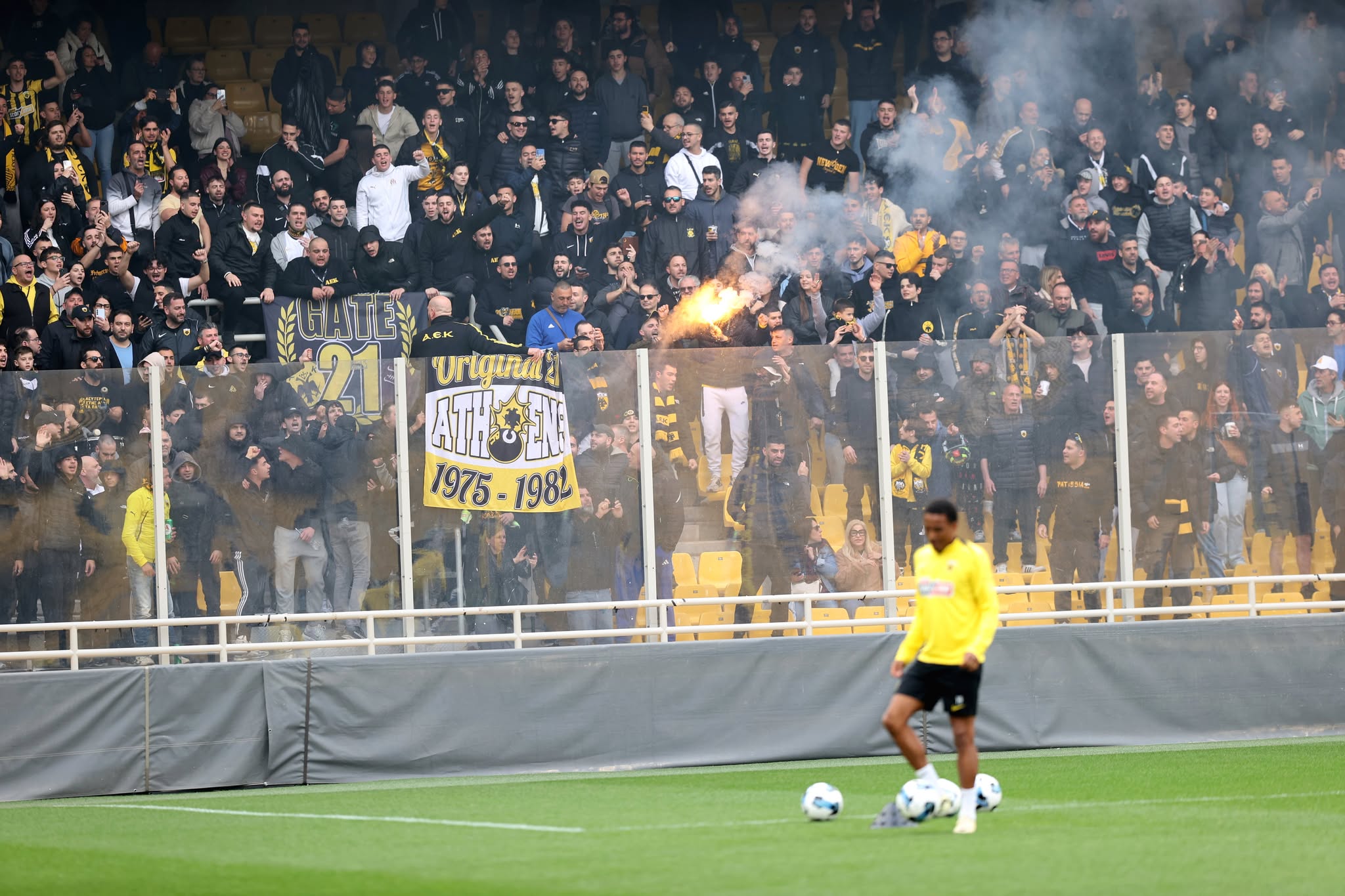 Πάνω από 4.000 οπαδοί της ΑΕΚ στην τελευταία προπόνηση πριν τον Ολυμπιακό