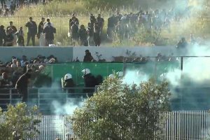 Επεισόδια στον Βόλο με οπαδούς ΠΑΟΚ και ΜΑΤ – Τι έγινε πριν λίγο