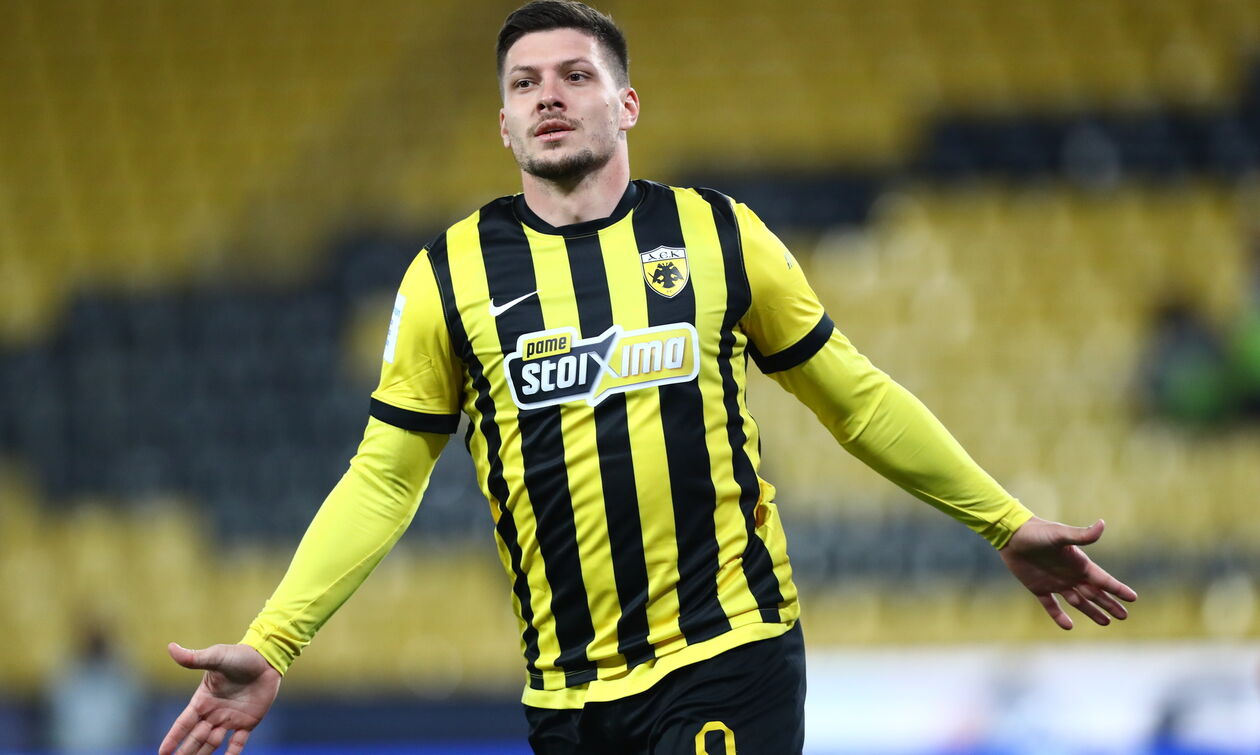 Τρελάθηκε ο Γιόβιτς με τον λαό της ΑΕΚ - Τι έκανε στην ανοιχτή προπόνηση στη Νέα Φιλαδέλφεια