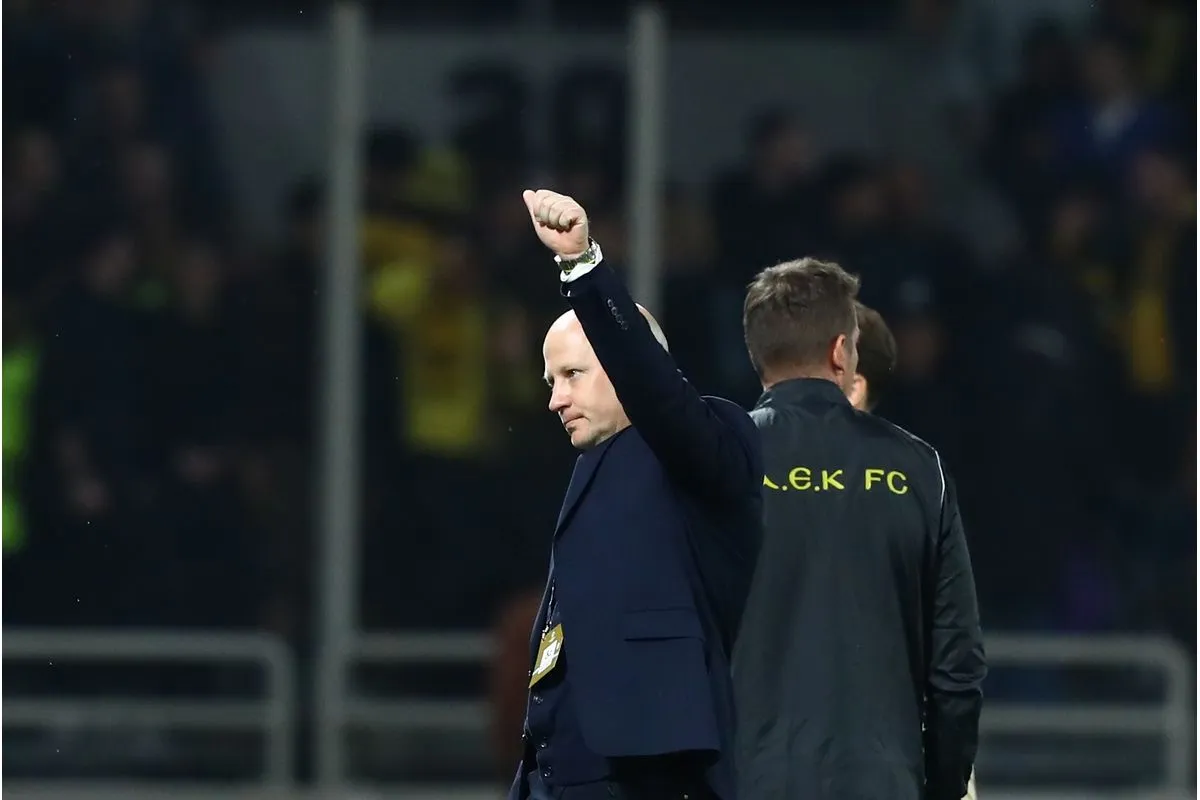 Η κίνηση με νόημα από Νίκολιτς προς τον κόσμο στις εξέδρες μετά το ΑΕΚ-Ράγιο