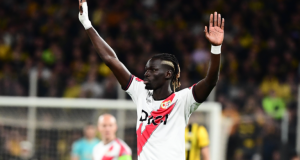 Υπόκλιση από Σις: «Λάτρεψα τους οπαδούς της ΑΕΚ, τραγουδούσαν απ’ το 1ο λεπτό μέχρι τέλος»