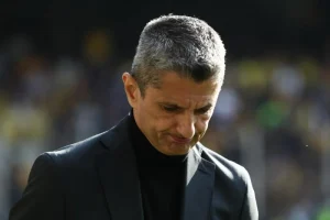 Ο Λουτσέσκου έδωσε συγχαρητήρια στην ΑΕΚ και…υποκλίθηκε εξηγώντας με λίγες λέξεις πώς η Ένωση έγινε πρωταθλήτρια