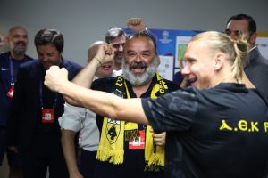 «Πάρτι» στα αποδυτήρια της ΑΕΚ με…Ηλιόπουλο πρωταγωνιστή – Όλα όσα έγιναν